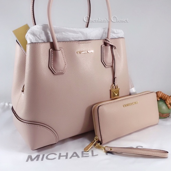 Michael Kors Handbags - NWT Michael Kors Mercer Corner And Wallet